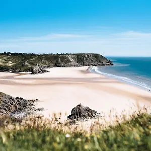 https://stunning-1-bedroom-flat-in-the-mumbles.cardiffhotelswales.com